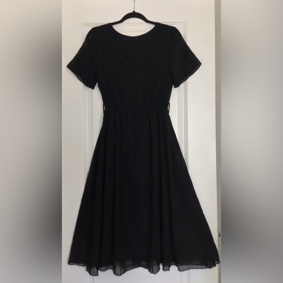 Simply Black Flowy Dress with Adjustable Belt - Picture 4 of 4